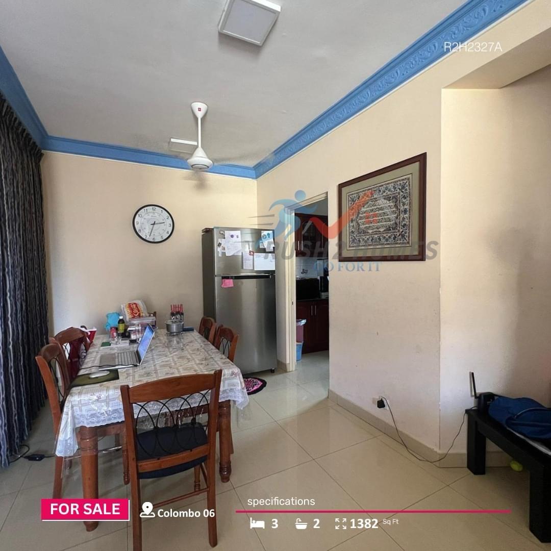 Sea View Apartment For Sale in Colombo 6